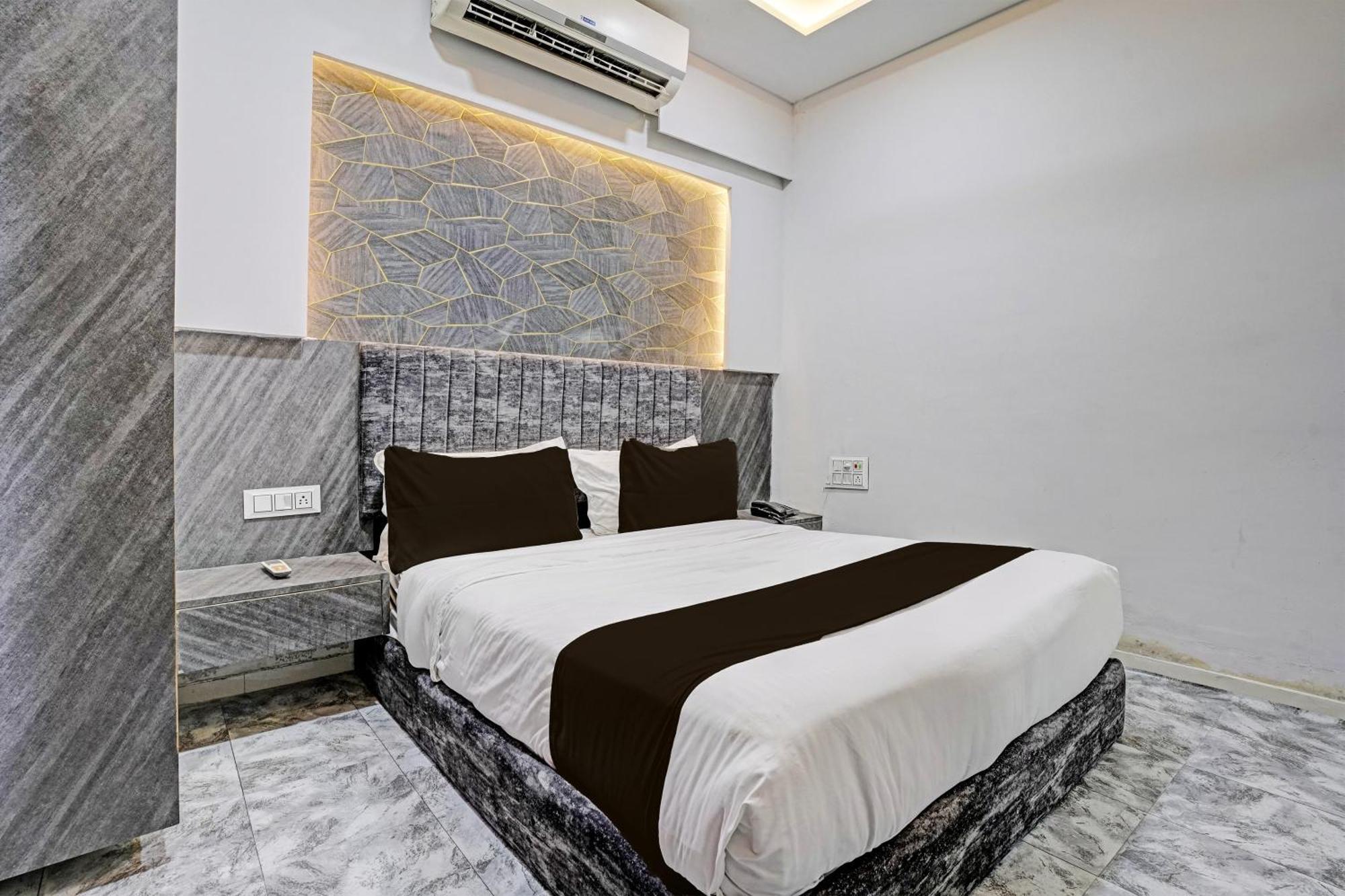 Hotel O Star Galaxy Surat Eksteriør billede
