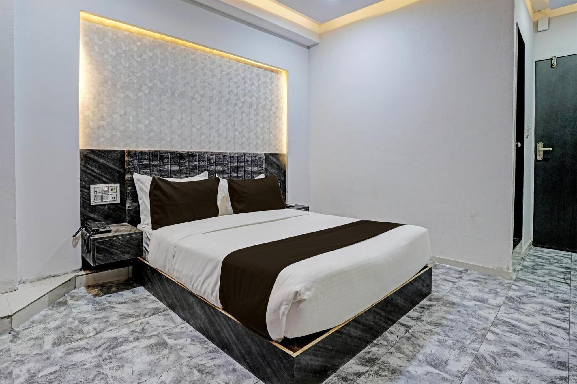 Hotel O Star Galaxy Surat Eksteriør billede